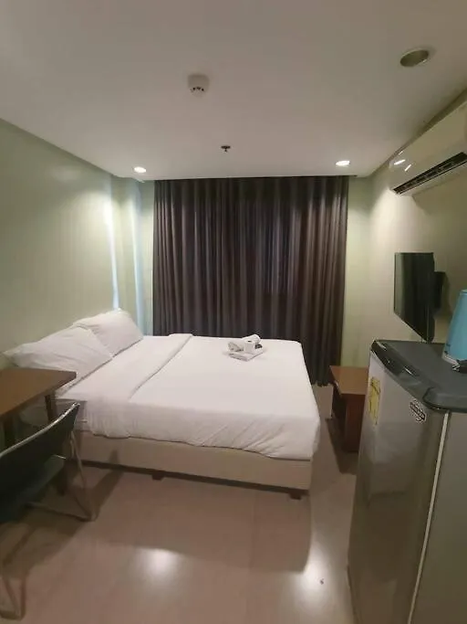 Spacious Studio Apartment B503 Manila